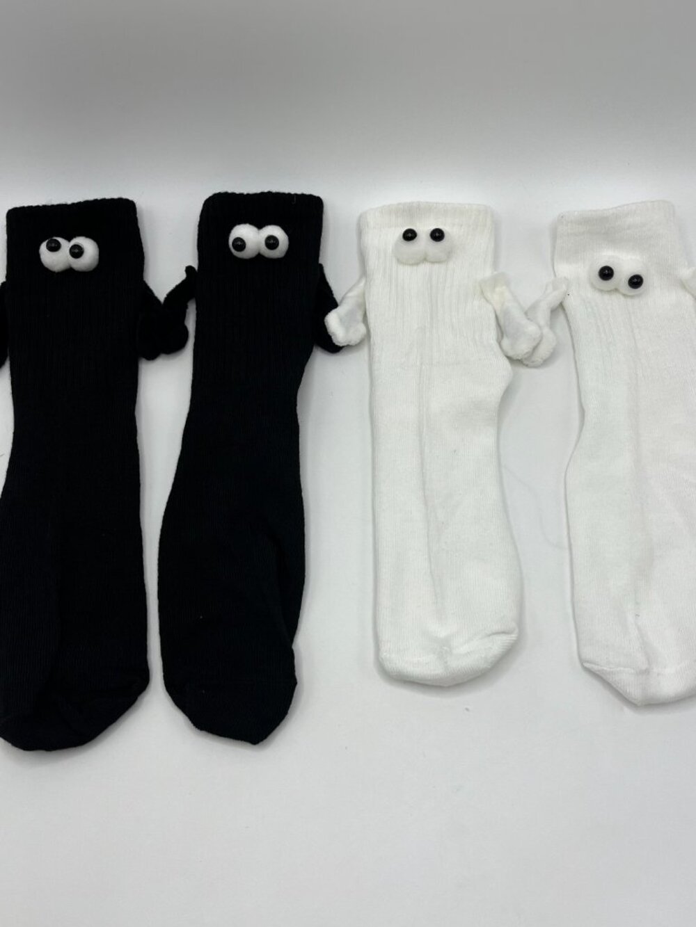 4 Pairs Magnetic Holding Hands Couple Socks Funny Cute Black White One Size